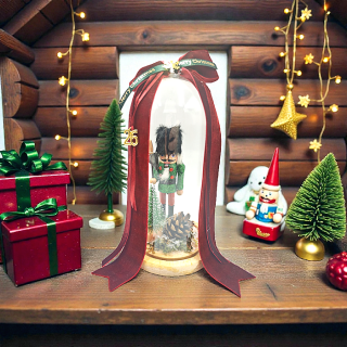 Γυάλινος Θόλος με Καρυοθραύστη & Χριστουγεννιάτικη Διακόσμηση  Με Φιόγκο & Μεταλλικό Στοιχείο Χρονιάς